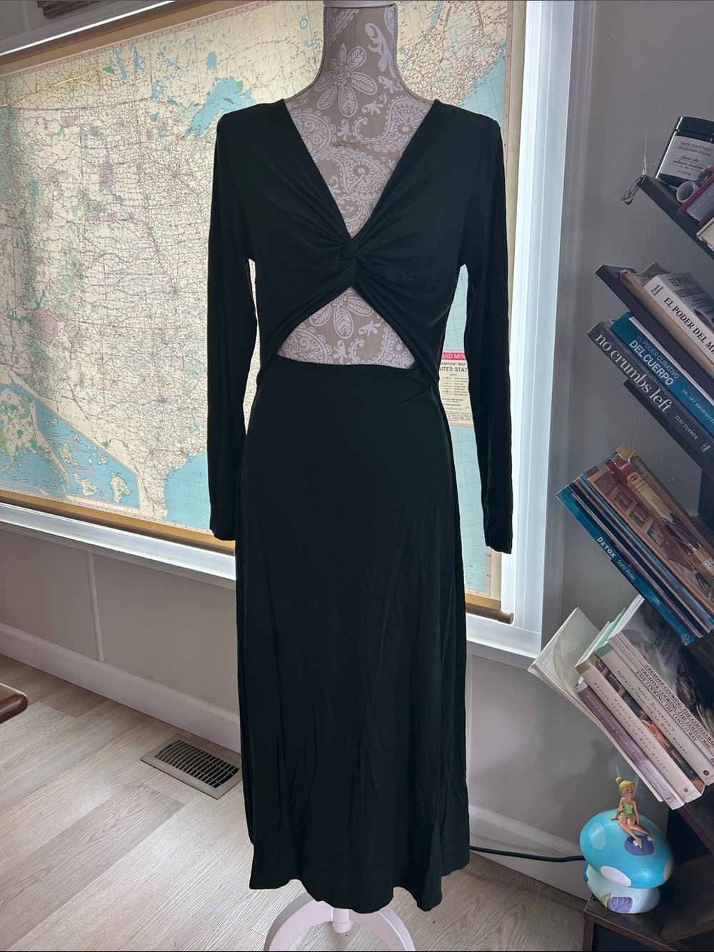 Old Navy Black Long-Sleeve Twist Front Cutout Midi Dress